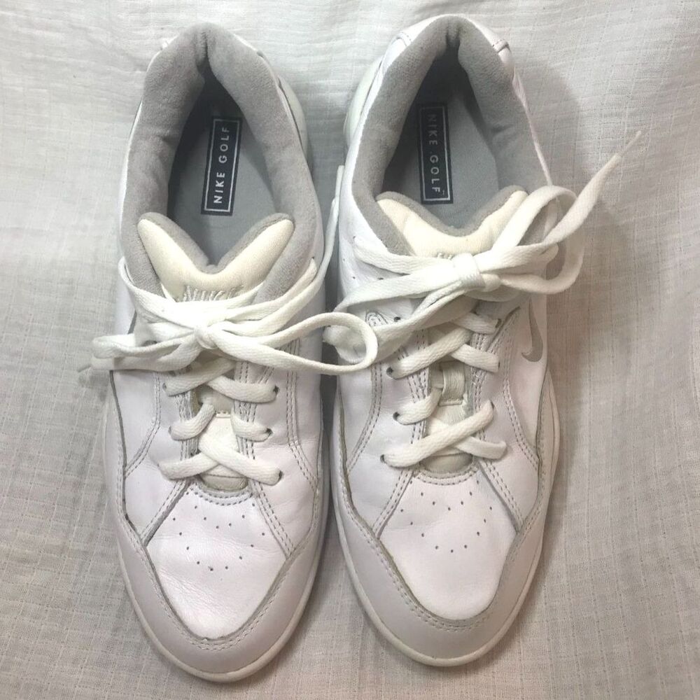 Nike Men's/Woman's Cleated Golf Shoes, Sz 9.  New condition, gently used.